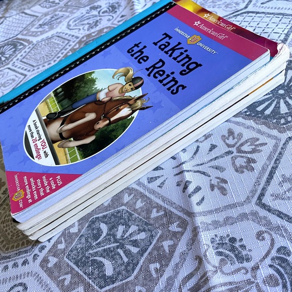 Lot of 5 American Girl books - Picture 10 of 11